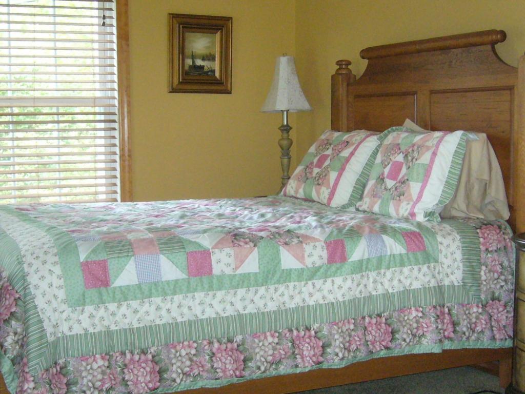 Lost River B&B Mathias Room photo