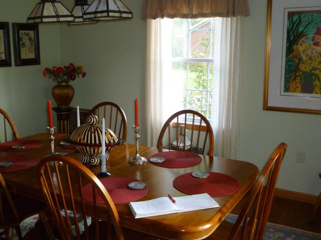 Lost River B&B Mathias Room photo